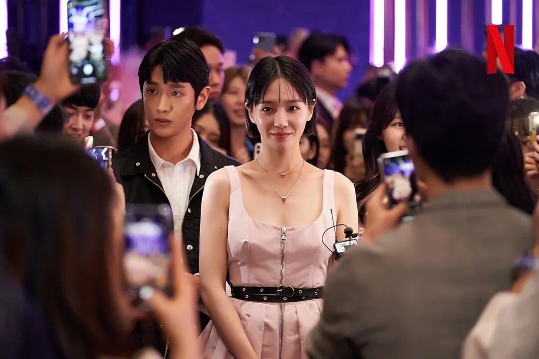 由《恶之花》导演金哲珪执导《华政》编剧金利映执笔,朴圭瑛,姜敏赫