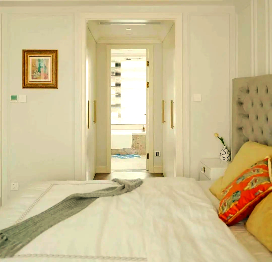 卧室卫生间门对床的多种解决方案,轻松提升睡眠质量!