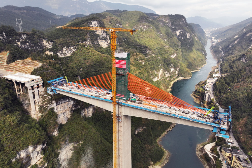 图片新闻|彭水:坚守岗位建桥忙