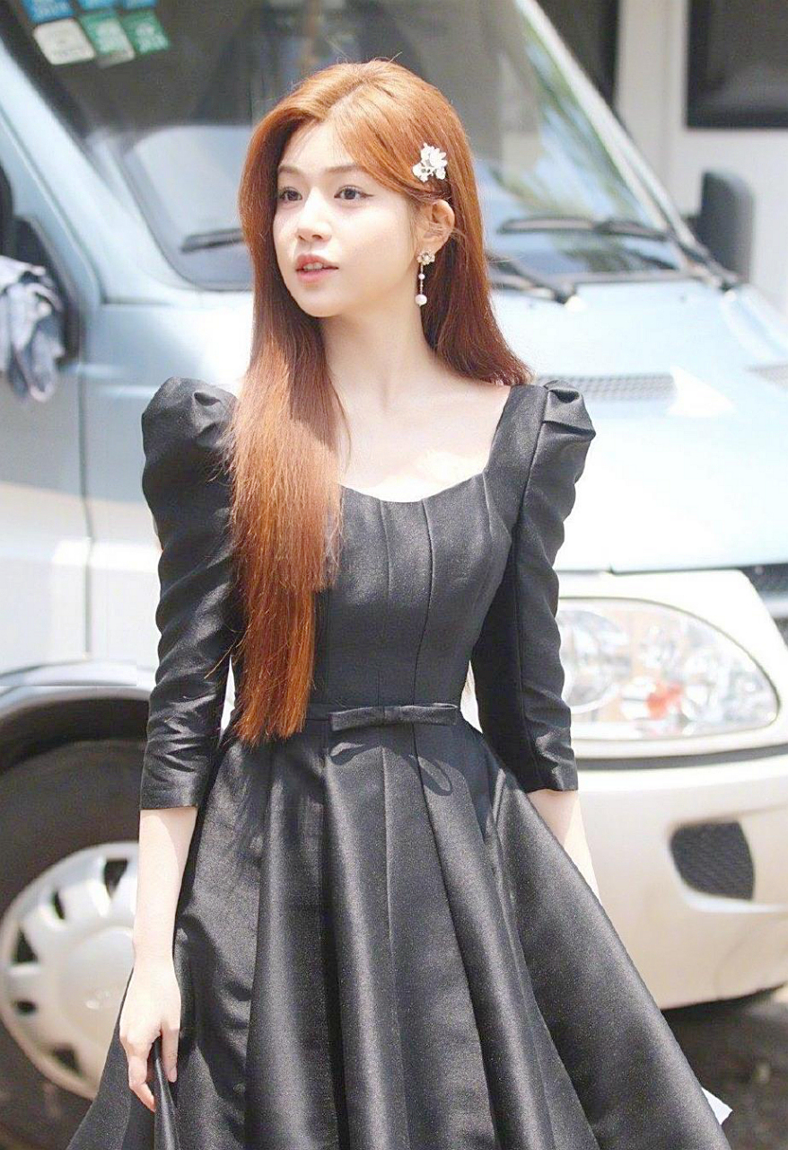 陈妍希的橙色长发太甜了!说她18岁没问题[call]