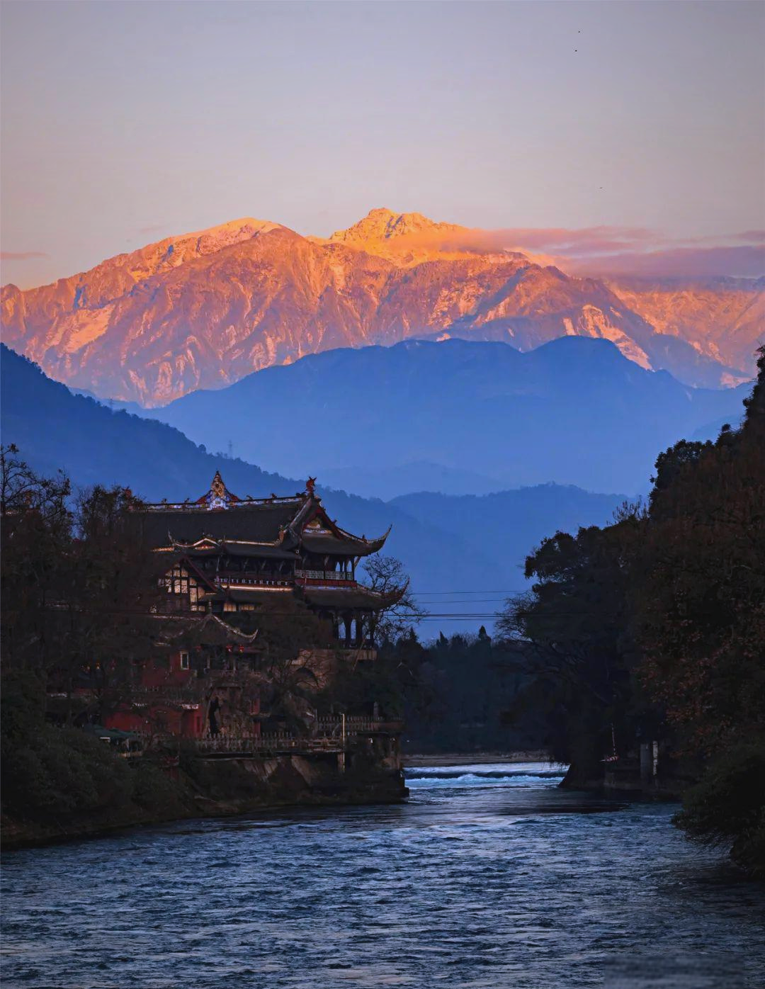 从古诗词看都江堰的雪山文化传承