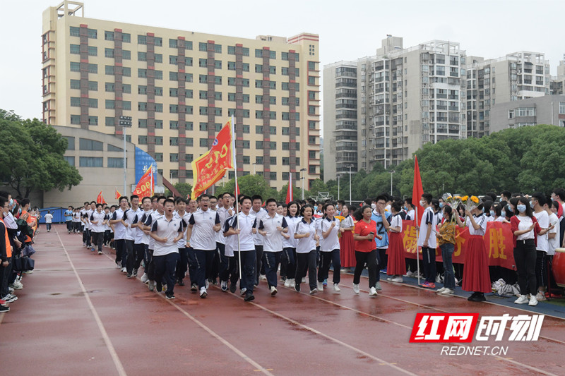 跑步毅行,麓山國際實驗學校高三師生健步迎高考