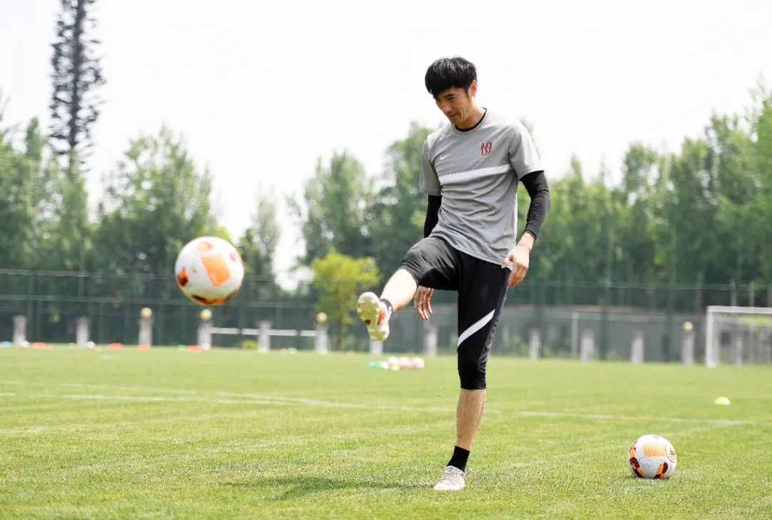 「职业足球」耿晓峰加盟成都蓉城足球俱乐部