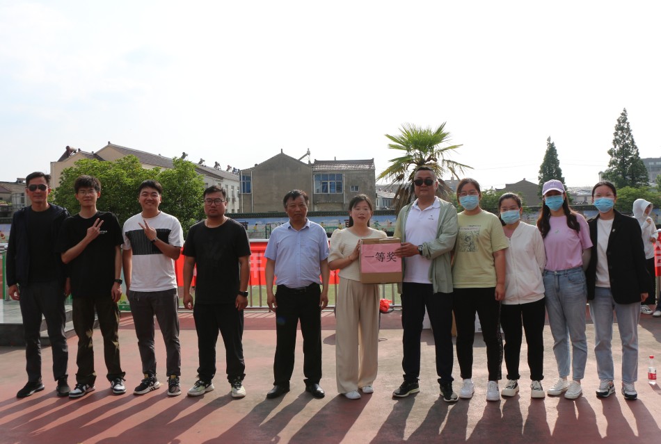 丹阳吕城镇:趣味运动会展示机关成员风采