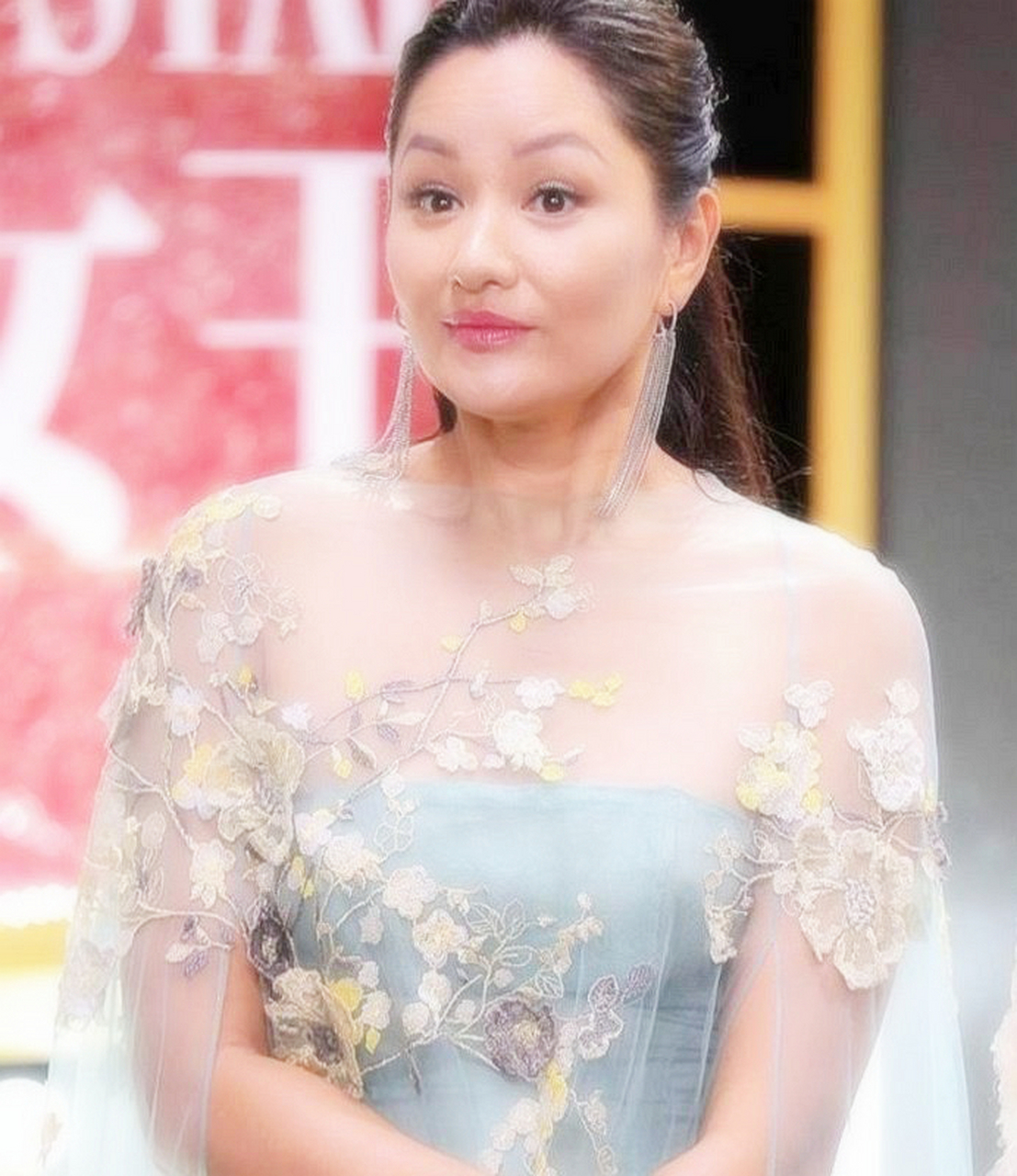 一个人的美丽是随着时间积累的.姚梦!