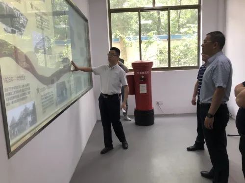 南京市玄武区区委副书记林武平一行领导参观投石科技智慧党建展厅