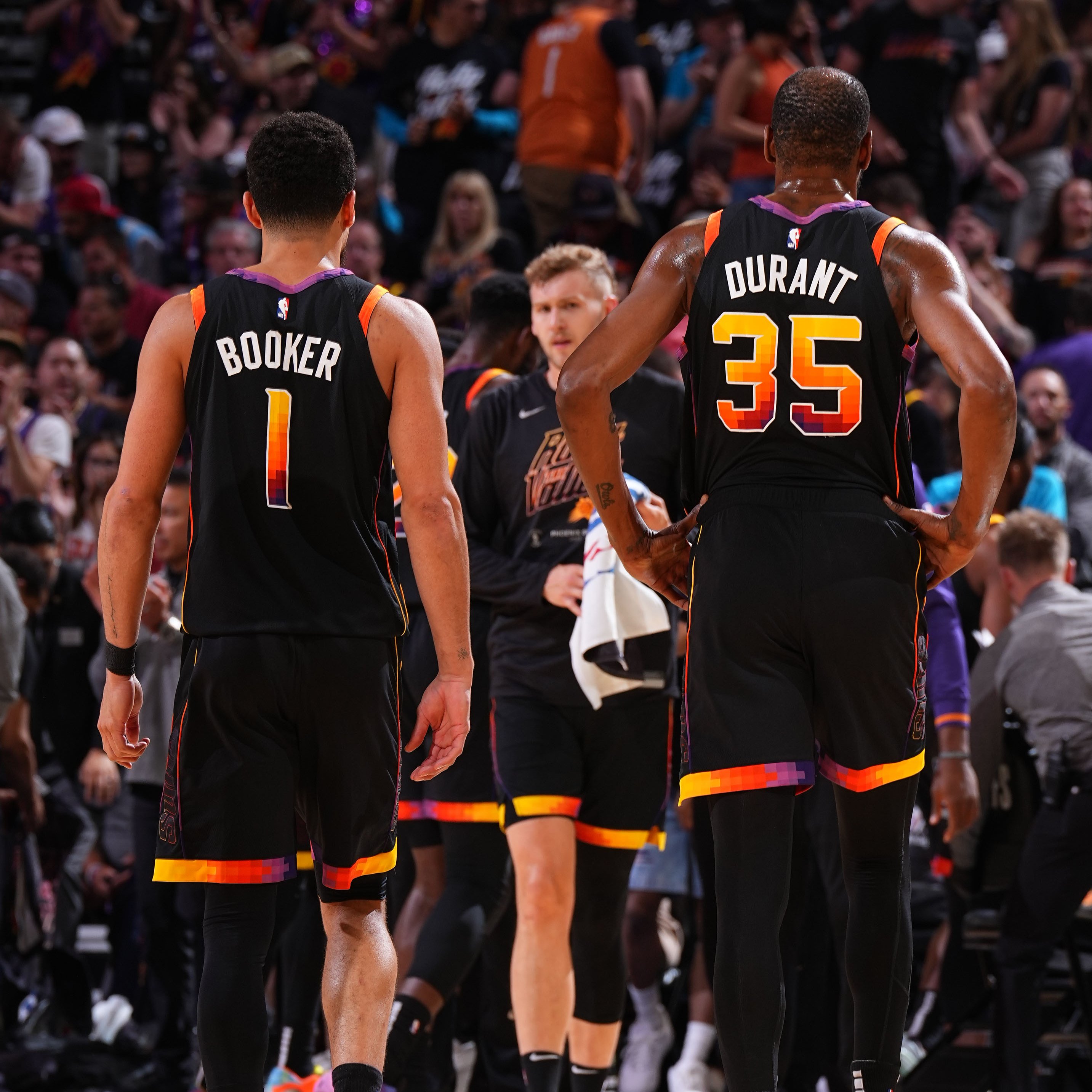 约基奇53 11,布克36 6 12!对不起杜兰特,今日nba最佳应是哈登