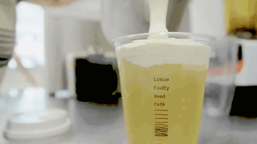 "秋天的第一杯奶茶"突然刷屏!是什么梗?