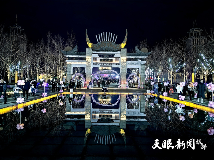 赏烟花,观水秀,看演出 天河潭景区夜游人气爆满