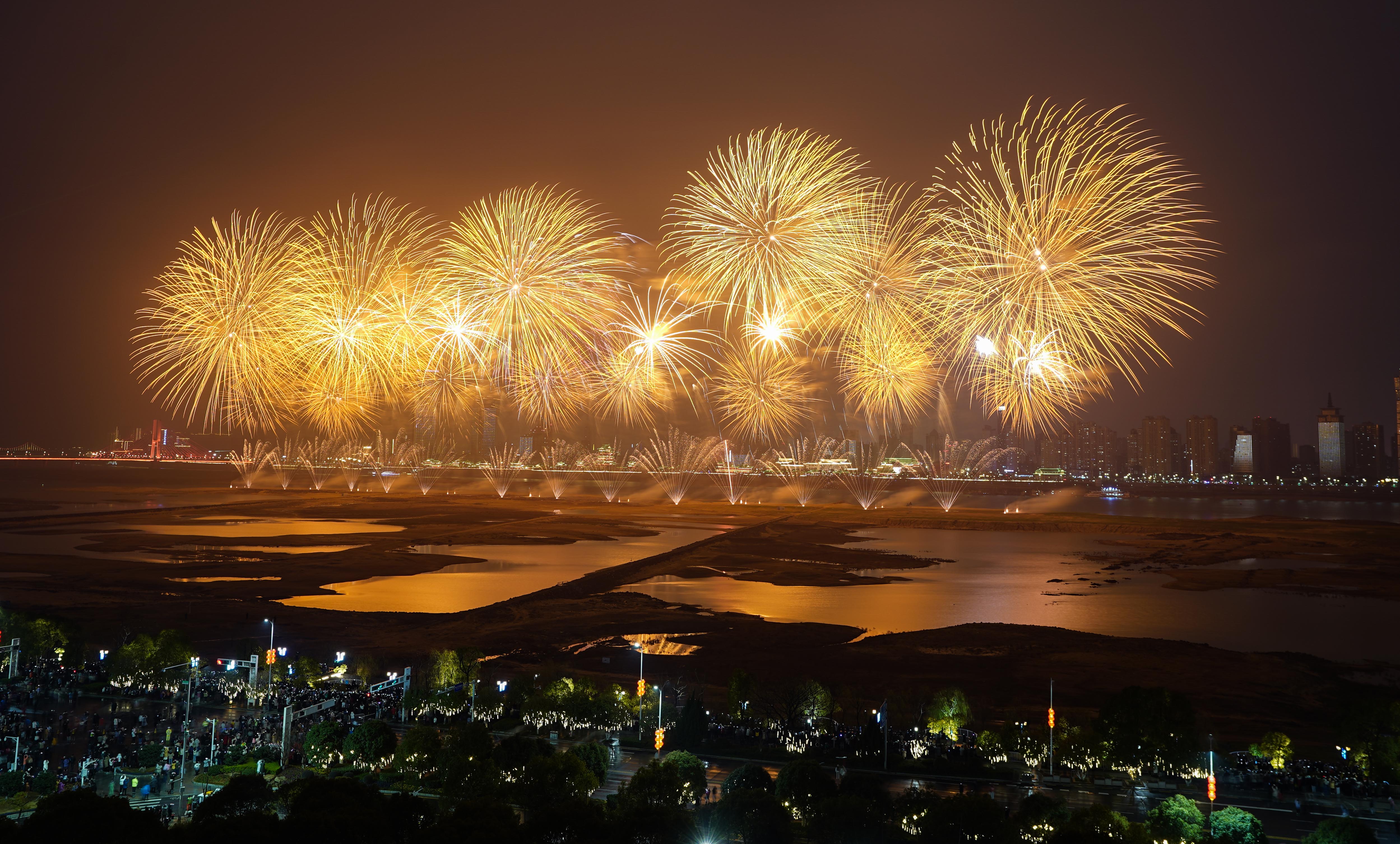 绚烂烟花送祝福