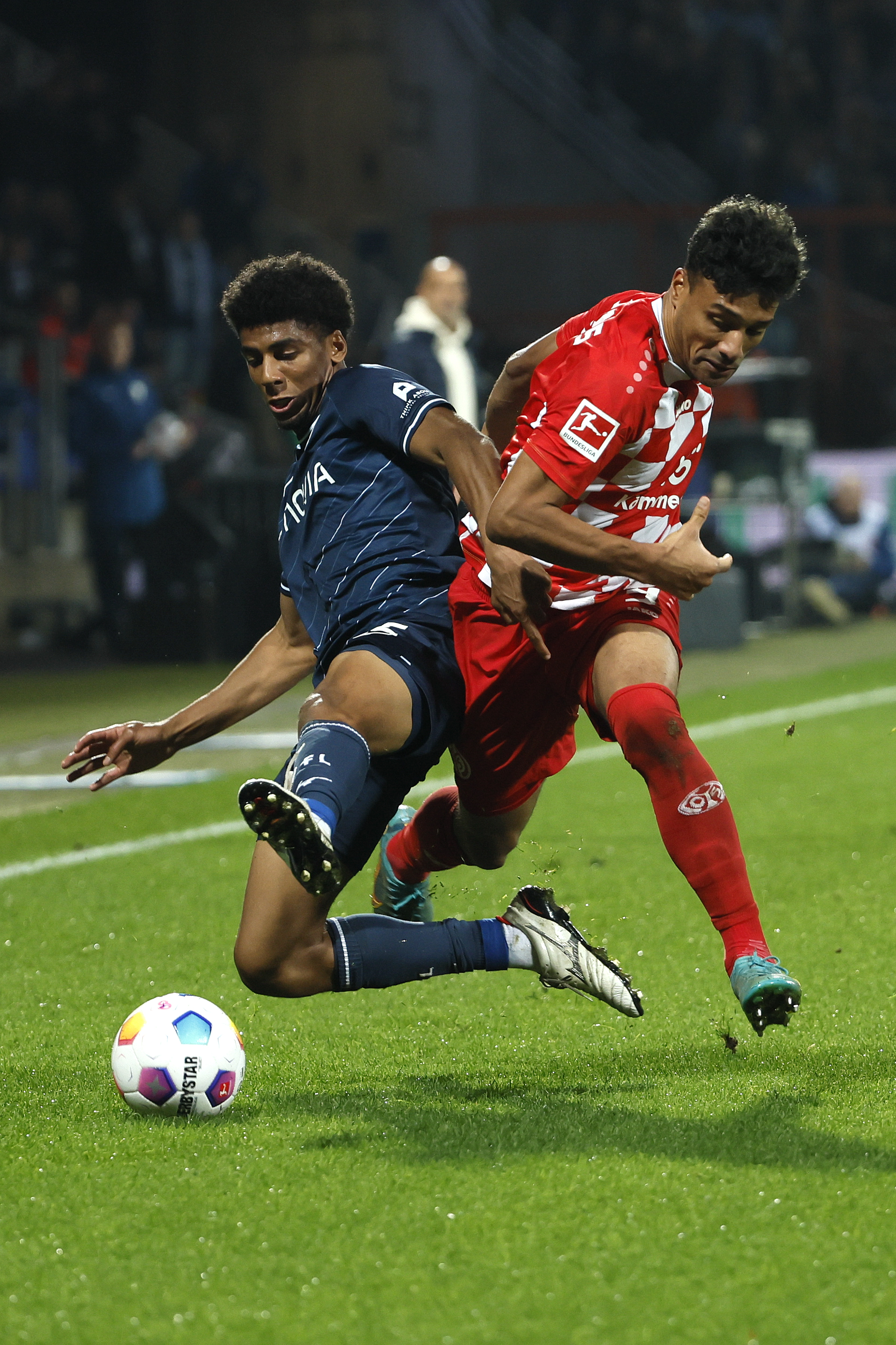 足球——德甲:波鸿平美因茨