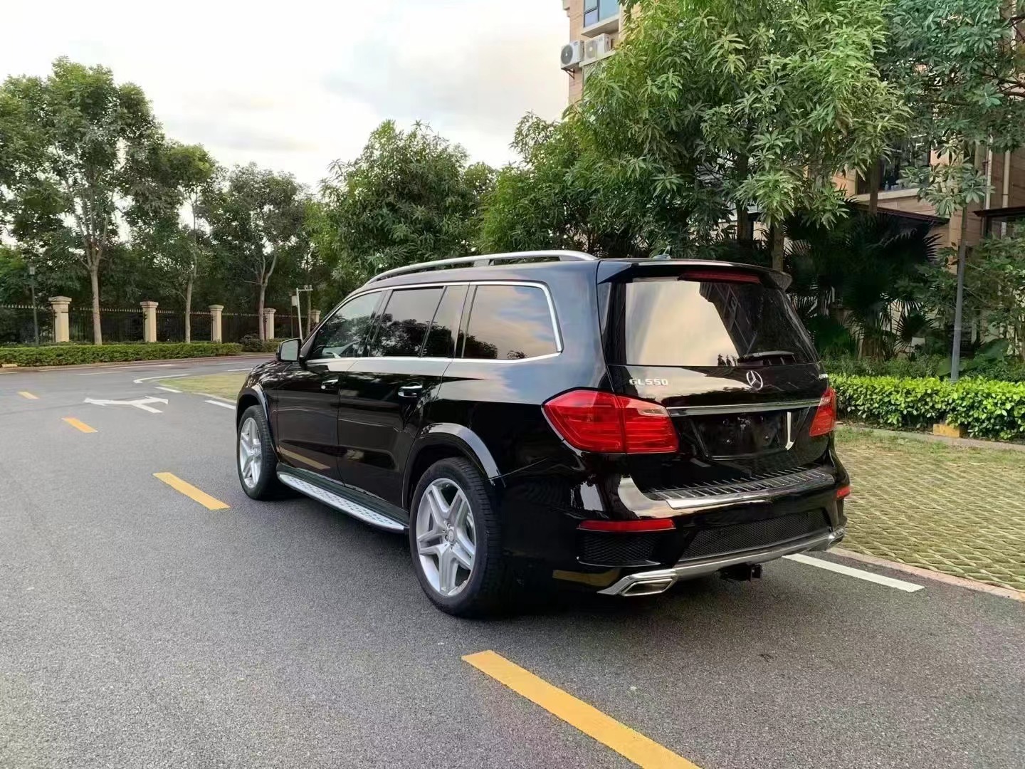 17款奔驰gl550全款18.6万,奔驰gl系列全尺寸车型的代表车型