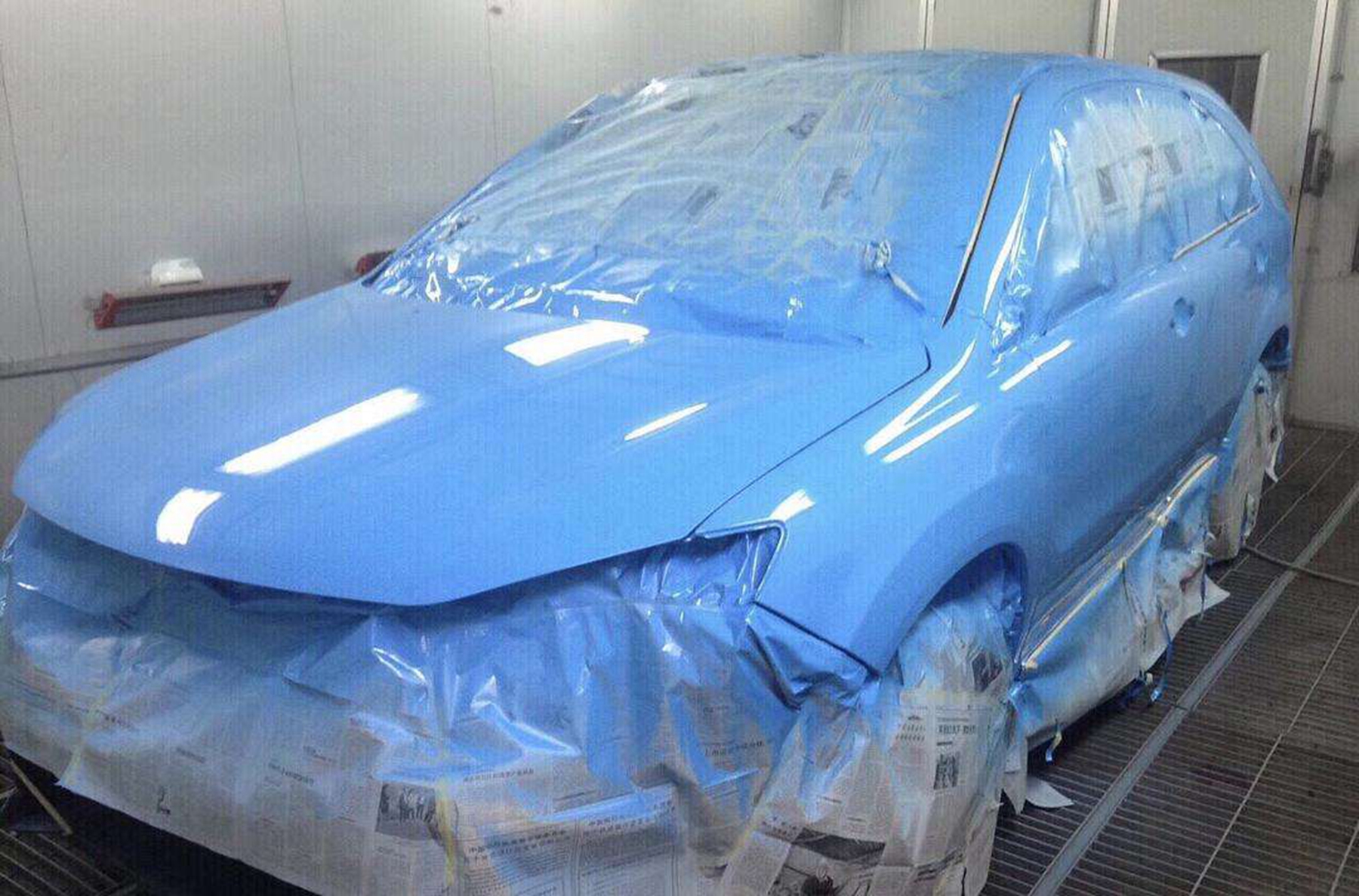 原车漆与后喷漆的区别?汽车喷漆能保持几年不变色?