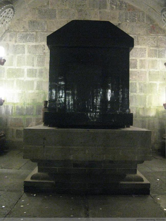 包公死后21口棺从7个城门出殡,埋2个墓地?当年到底有何隐情?