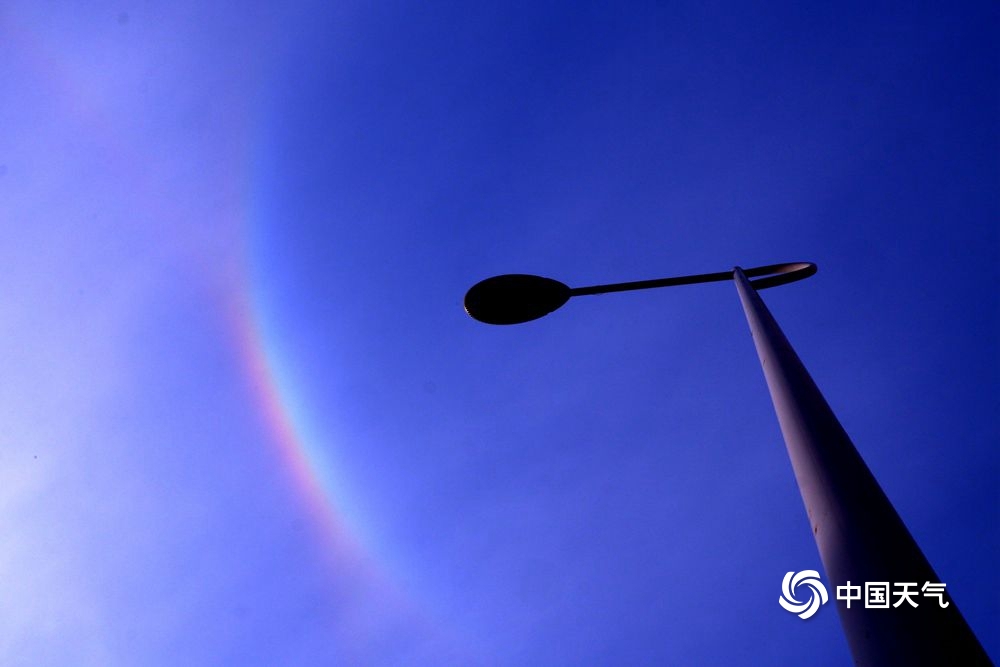 天空的"微笑"!哈尔滨上空出现环天顶弧奇观