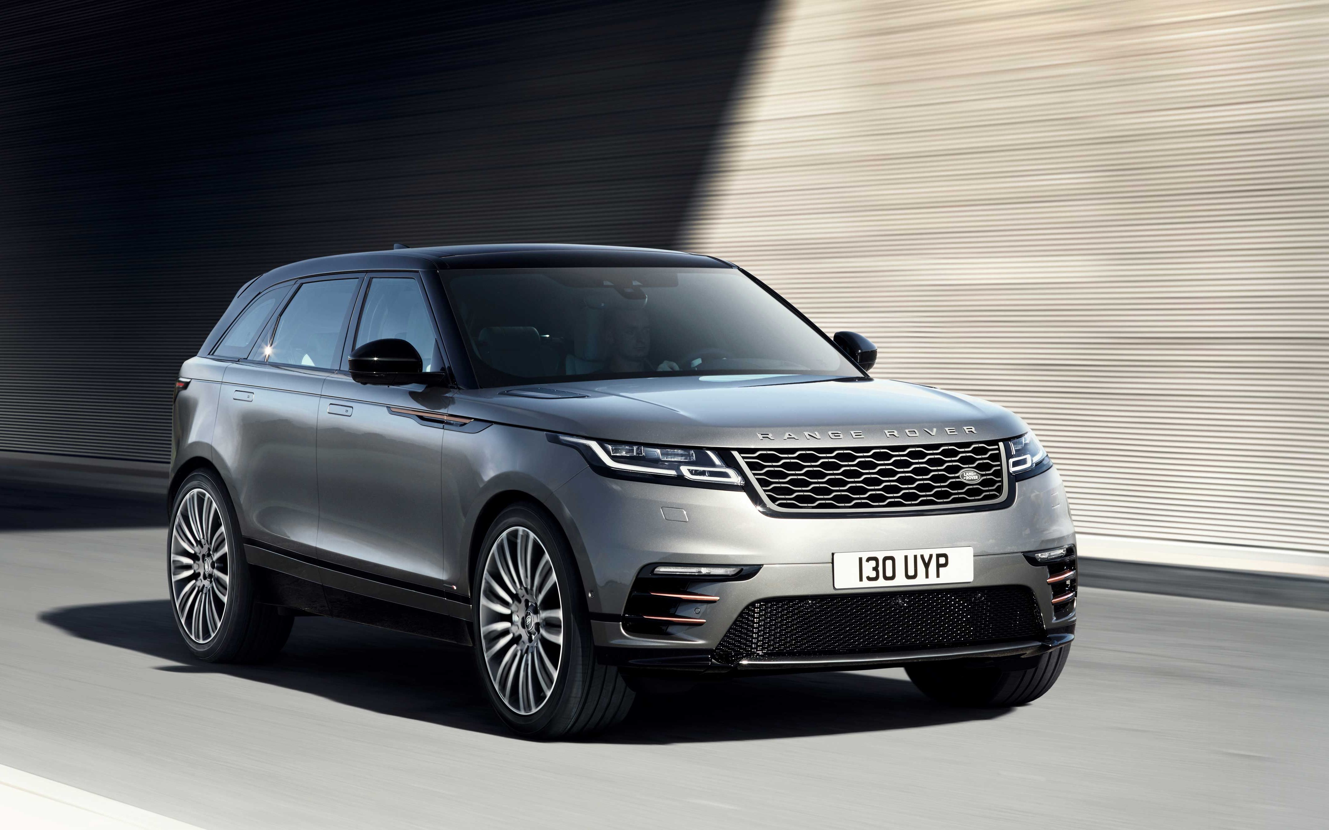 全新路虎揽胜星脉有两套弹簧阻尼减震系统