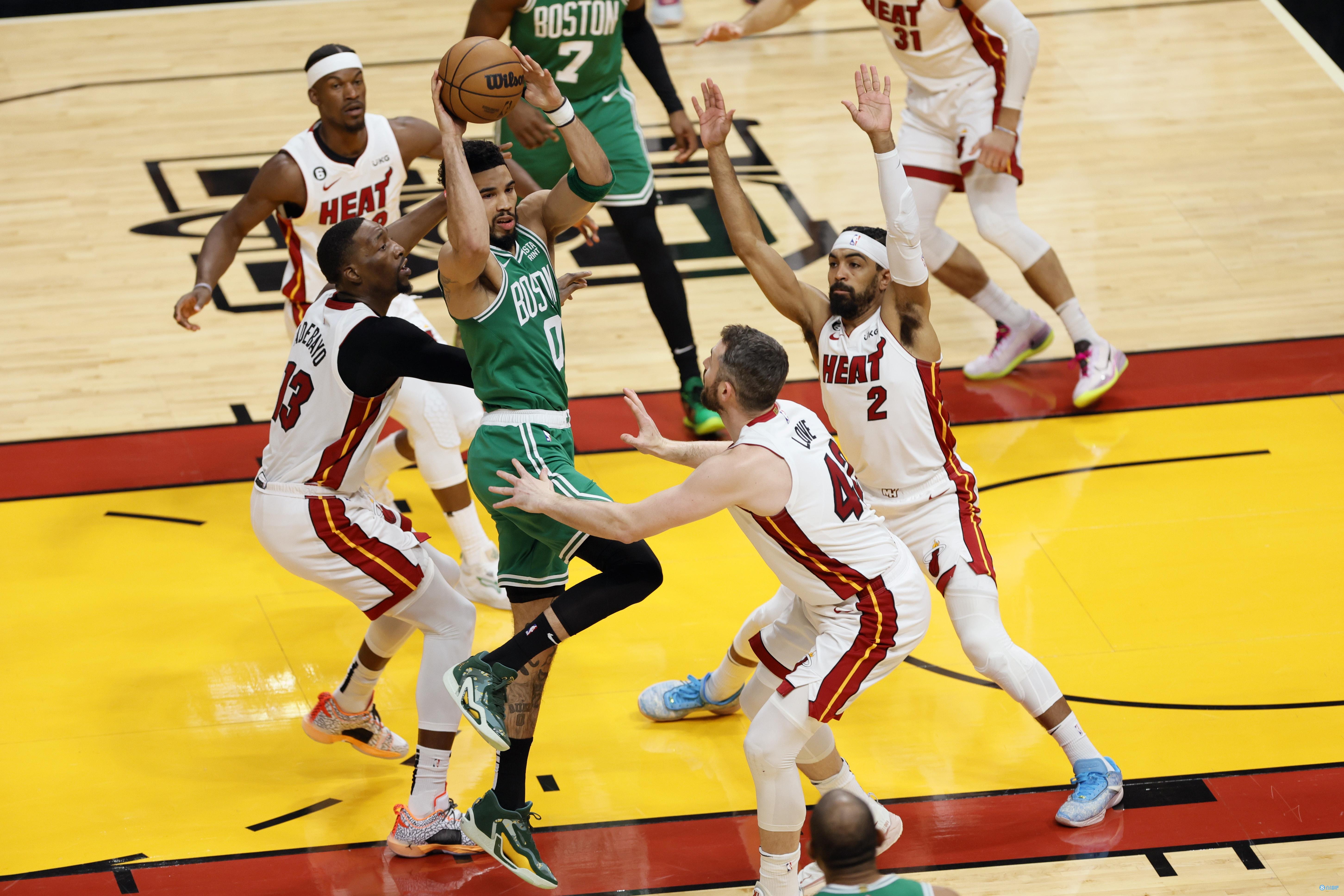 windhorst:塔图姆前两年季后赛的表现 让他已退出本赛季mvp讨论