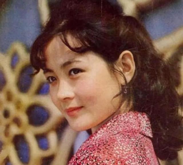 娜仁花:嫁给导演丈夫,42岁坚持高龄产子,如今她还好吗?