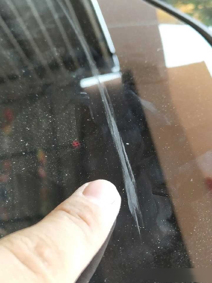 汽车玻璃出现划痕该怎么修复?