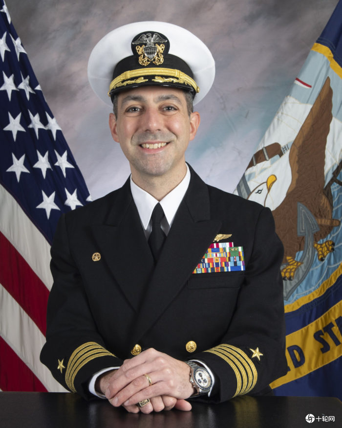 福特号航舰首任舰长paul lanzilotta上校. (source:dvids)