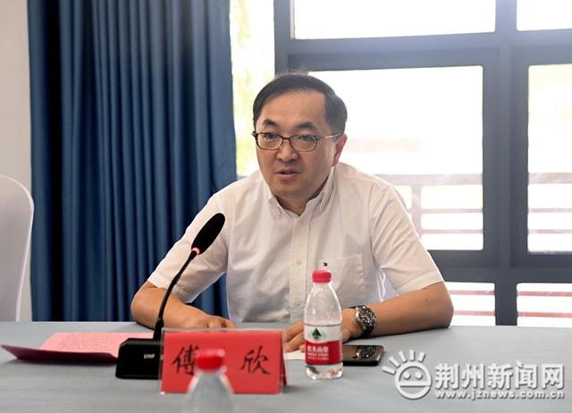 武汉纺织大学与荆州日报社,荆州广播电视台签署战略合作协议