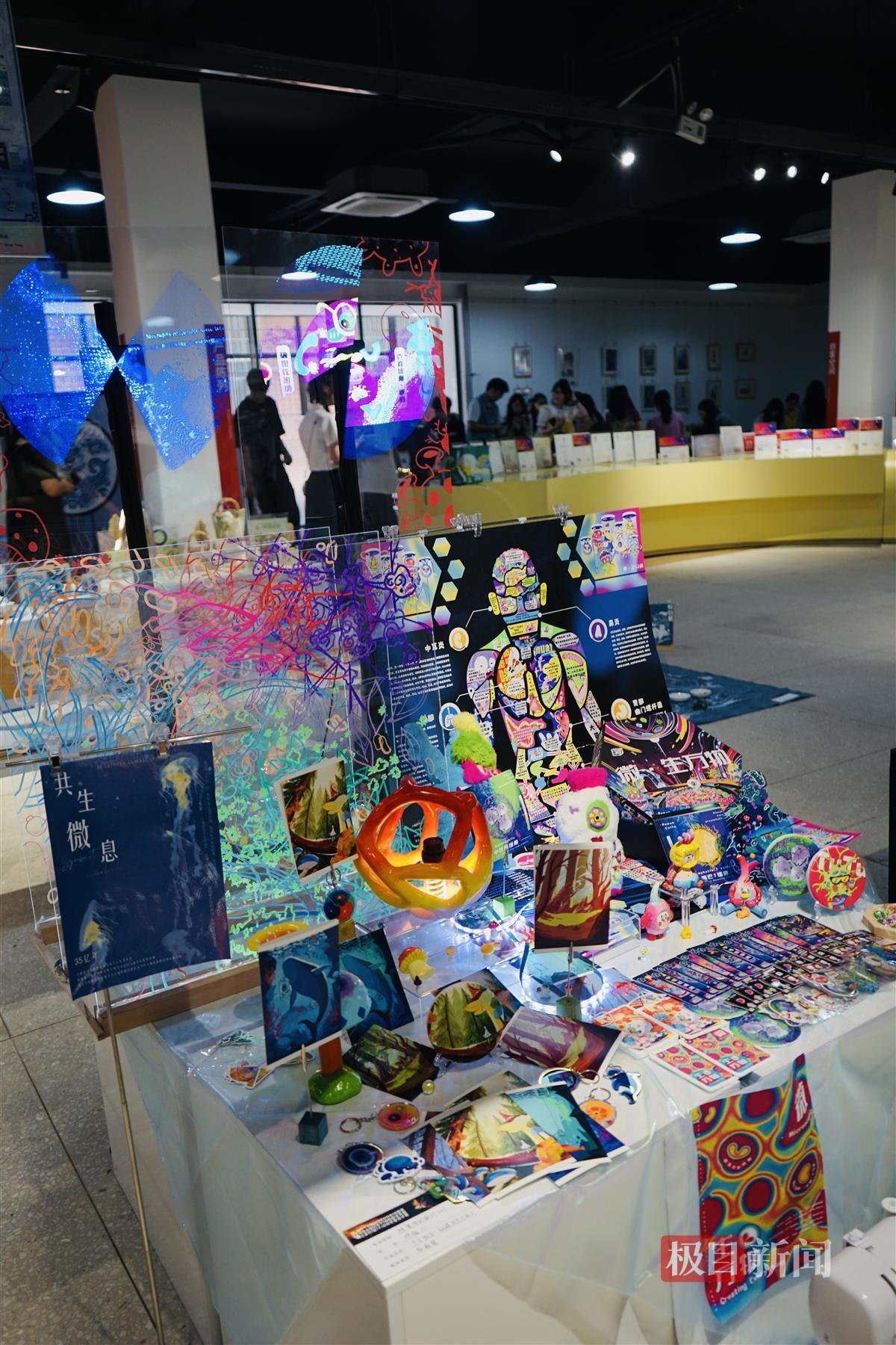 社区娱乐老有所"顽",凤冠霞帔原来是这样