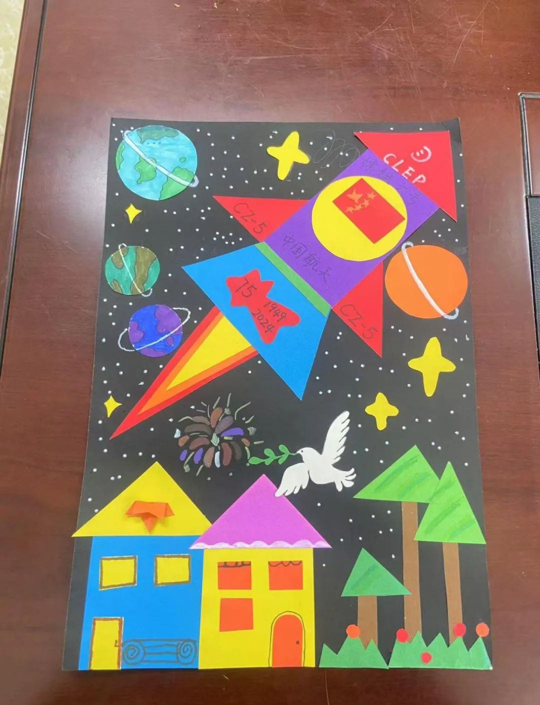 瑞昌四小二年级学生参与几何图形创意拼画活动