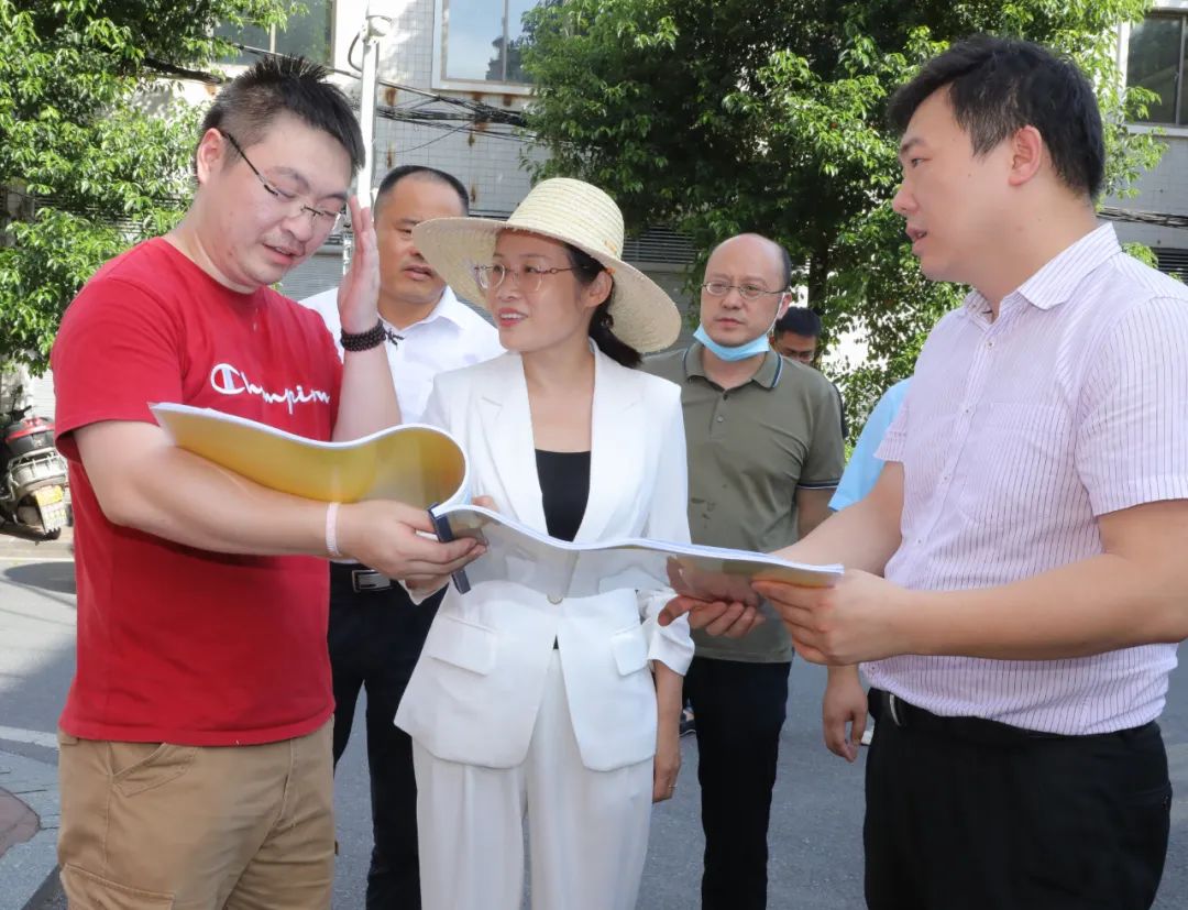 胡歡 通訊員 高曙光)7月20日下午,雁峰區委書記王燕赴黃茶嶺街道調研