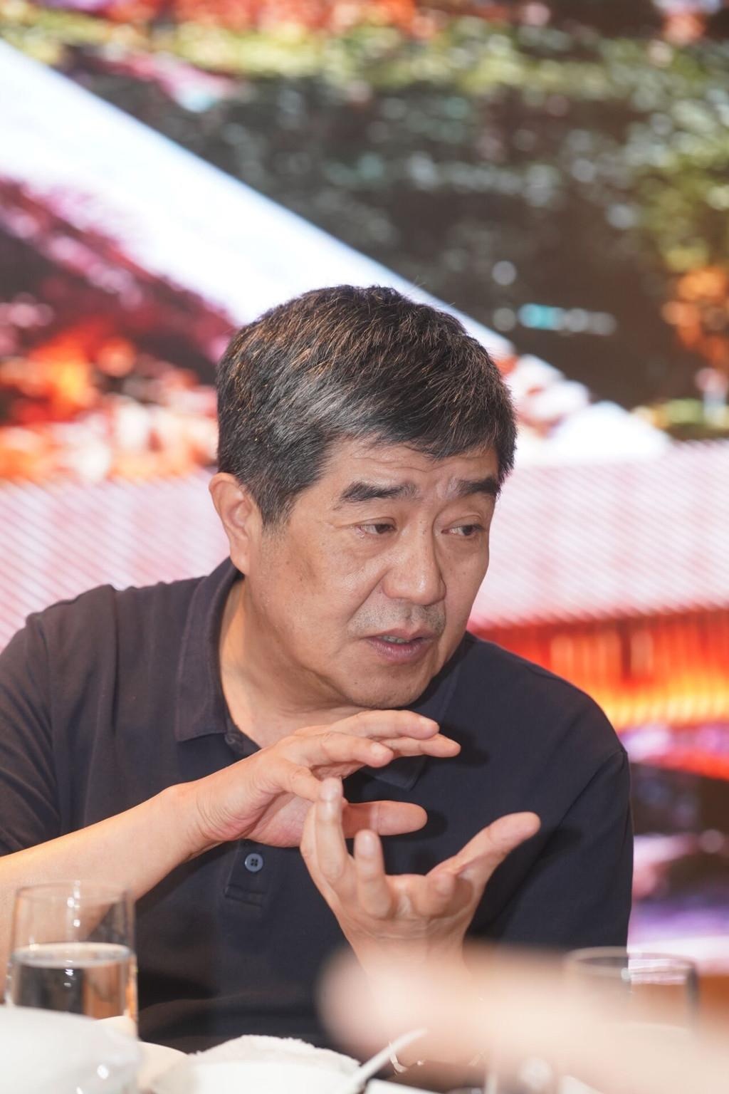 四川诗人梁平 拿下"金紫蓬诗歌奖" 获封"诗坛劳模"