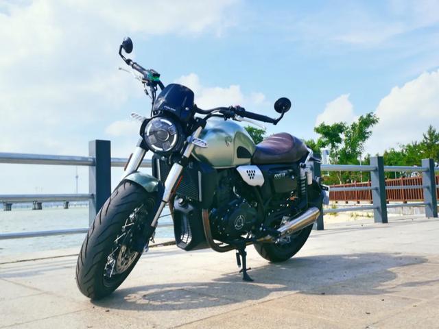 原来英伦复古还能这么玩!赛科龙2021款re3实车品鉴