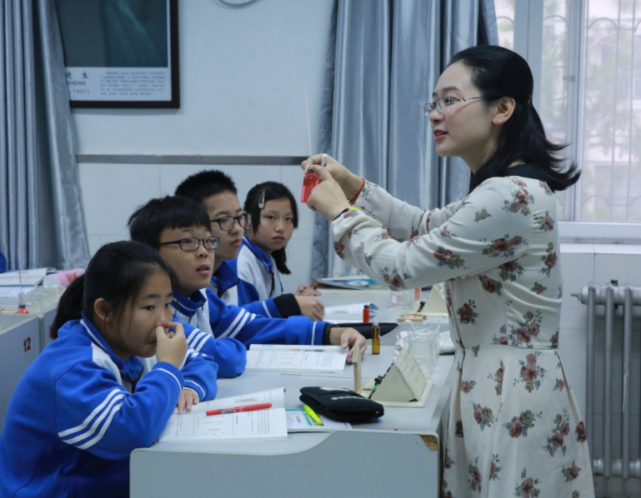 在自家别墅有偿补课,"名补"老师终于被查,别墅就是这么来的?