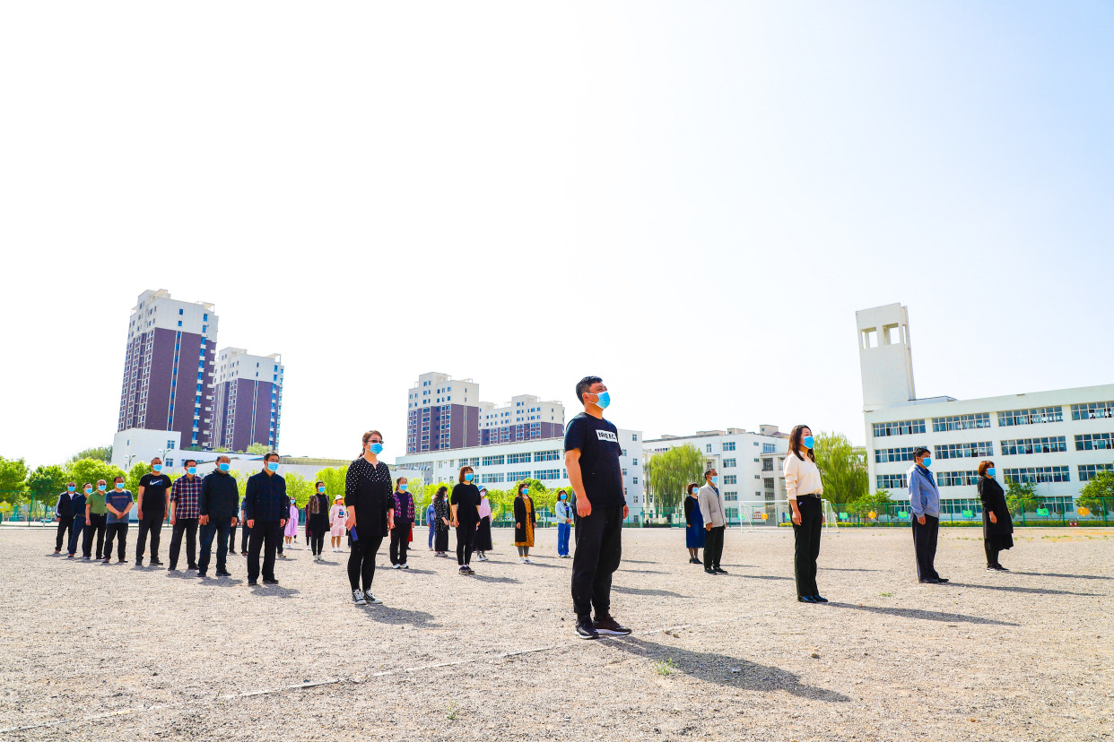 涿鹿縣初級中學舉行紀念中國共青團建團一百週年升旗儀式