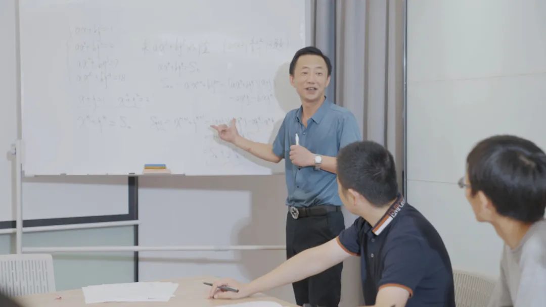 查晓东:点燃数学之光 助力人生梦想 | 2022江苏教师年度人物