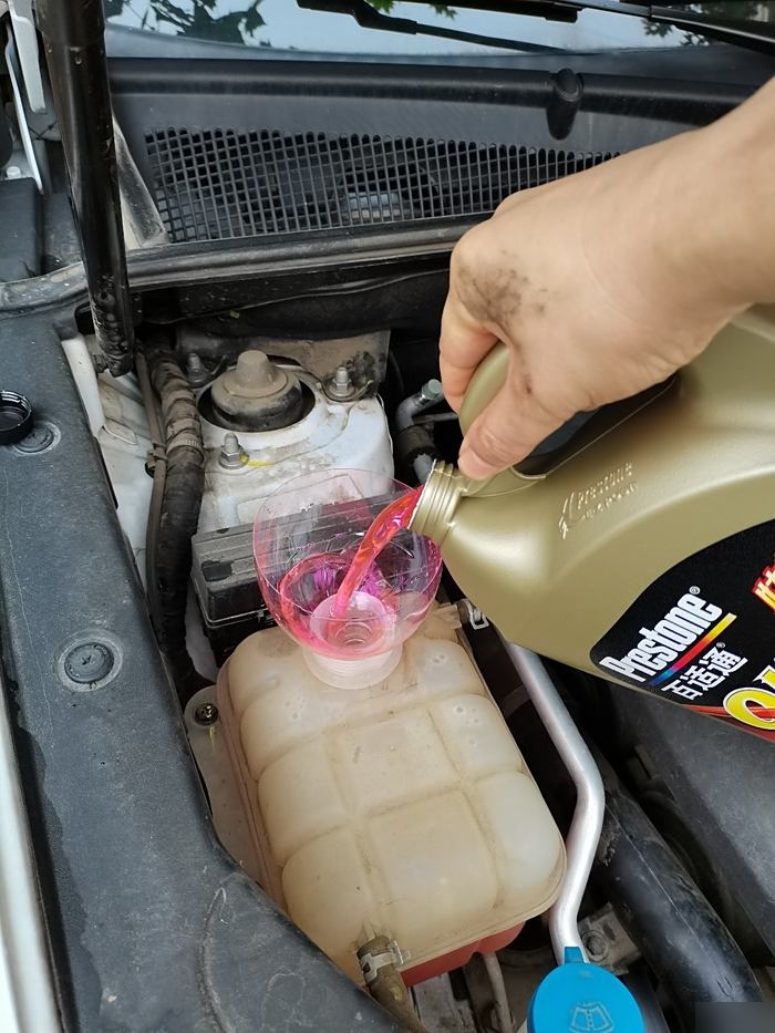 换防冻液需要清洗水箱吗,汽车水箱清洗有必要吗