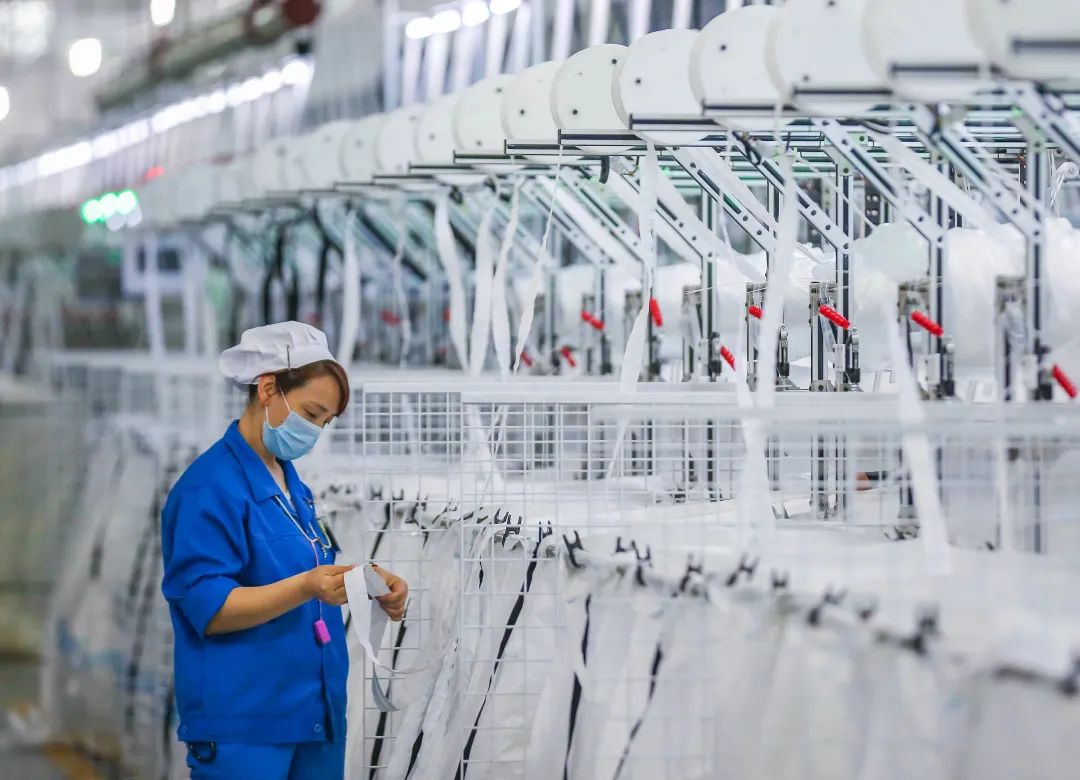 2021年半年报显示 浔兴股份的主营业务为拉链行业,跨境电商业务,占