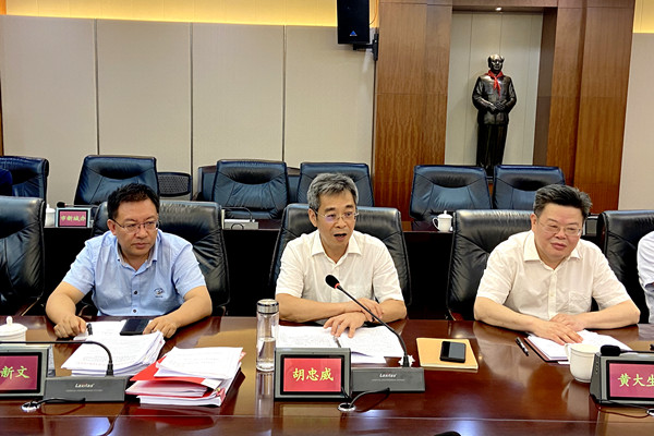 胡忠威调度乡镇污水处理设施建设和运行工作