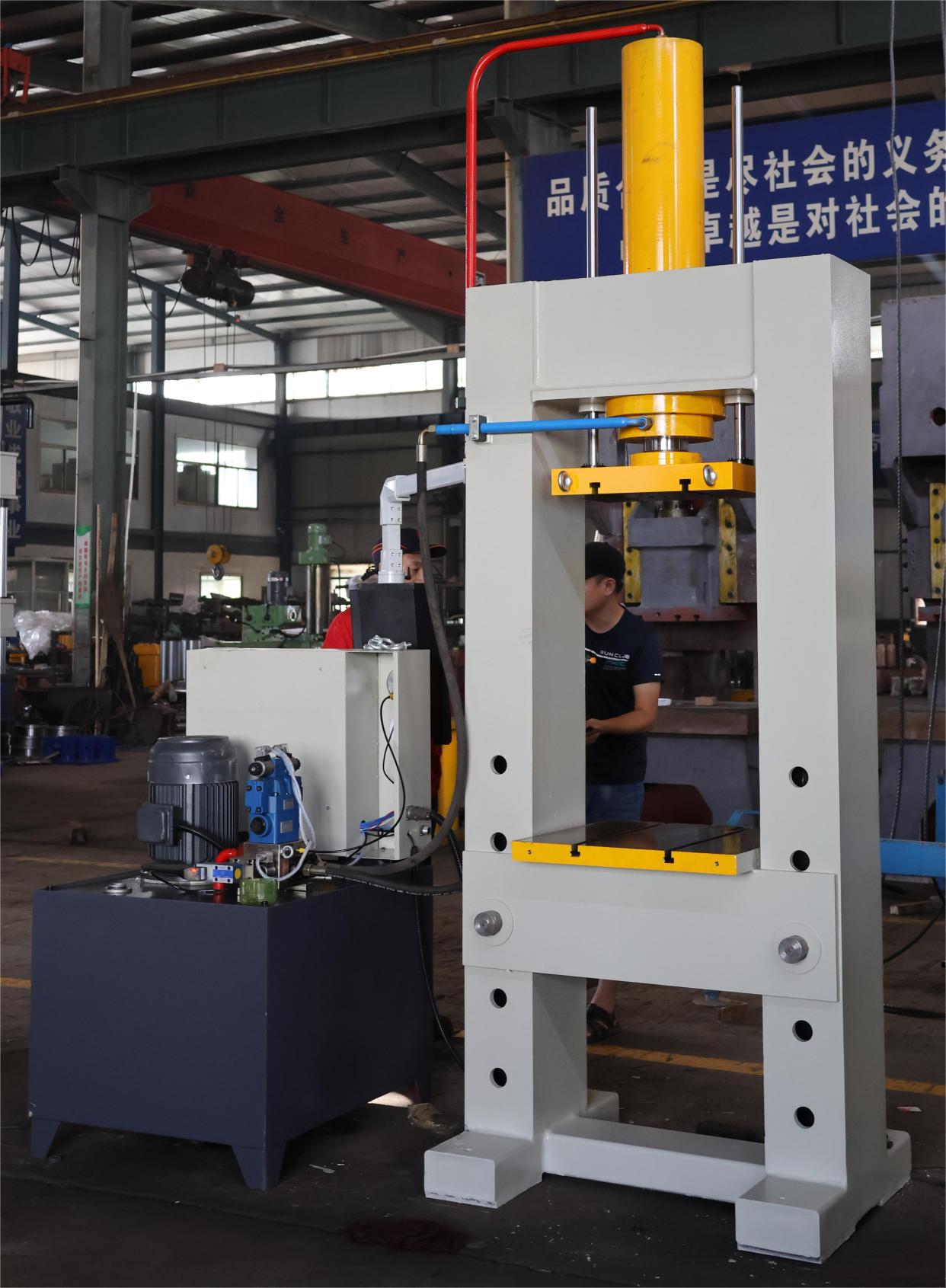 100吨龙门液压机