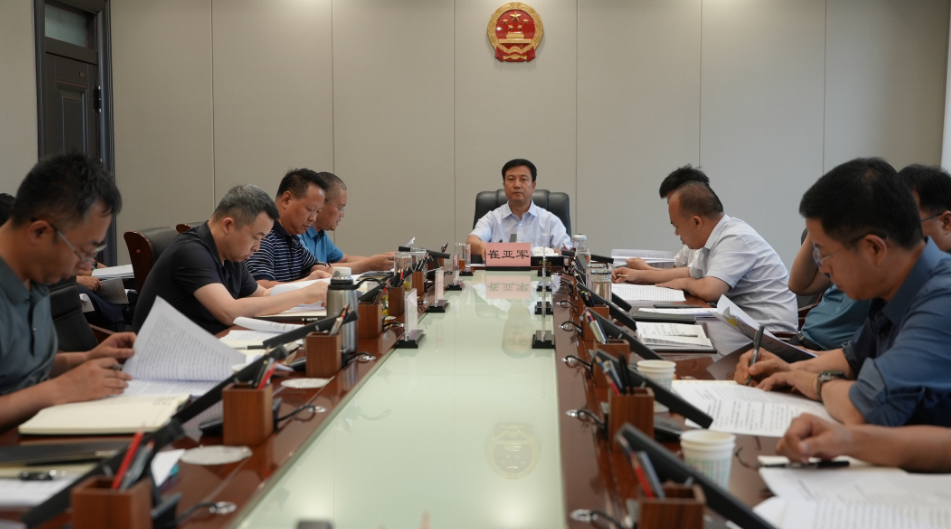 崔亚军主持召开市政府党组会议