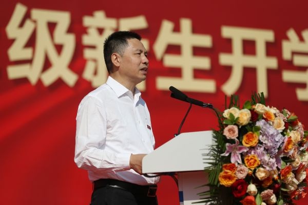 江汉大学校长景新华寄语新生:学生时代撞过的南墙将是人生路上的宝贵