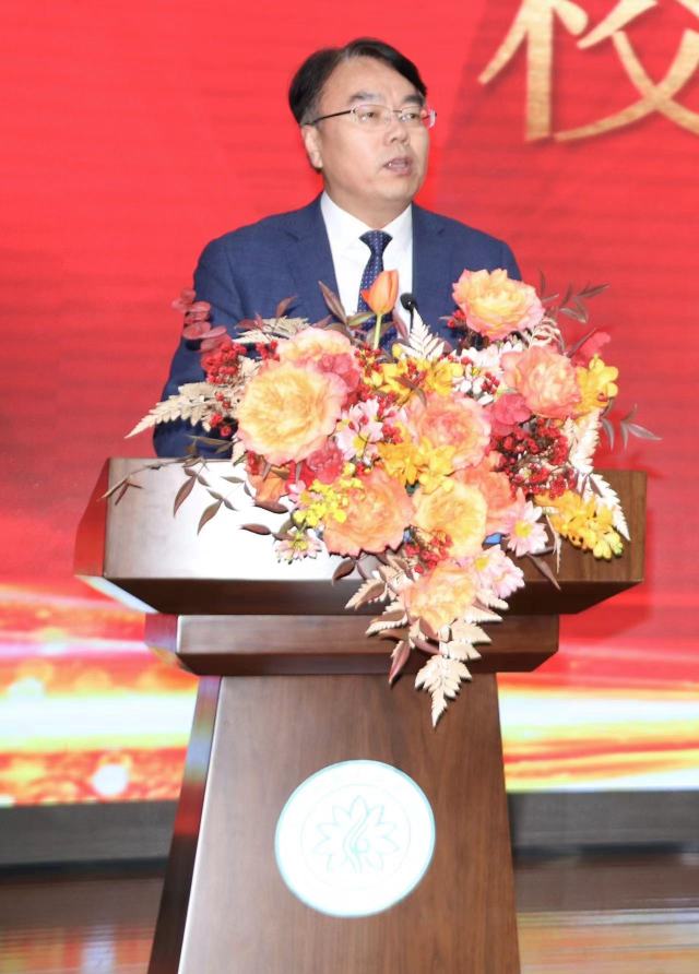 杭十四中校长陈利民开学致辞:做一名高成长力的新时代学子