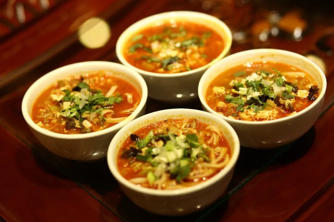 清汤羊肉臊子面陇上美食每一口都会让你爱上西峰