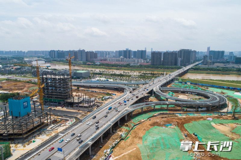 组图|长沙东二环鸭子铺立交改造主体完工 形如展翅雄鹰