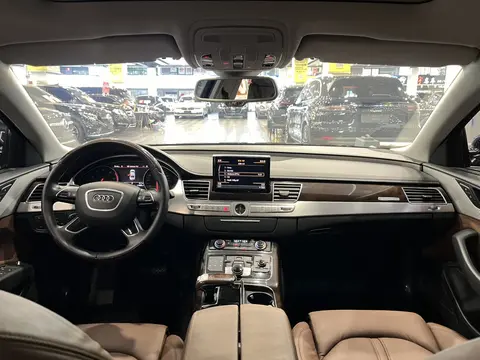 18万多入手 2014款奥迪 a8,11.2万公里,南京车源