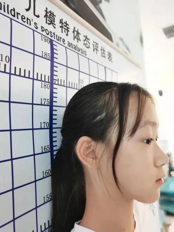 小学女生身高猛长图片