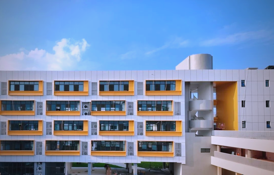 南京一中工大中学:现代化校园开学新气象