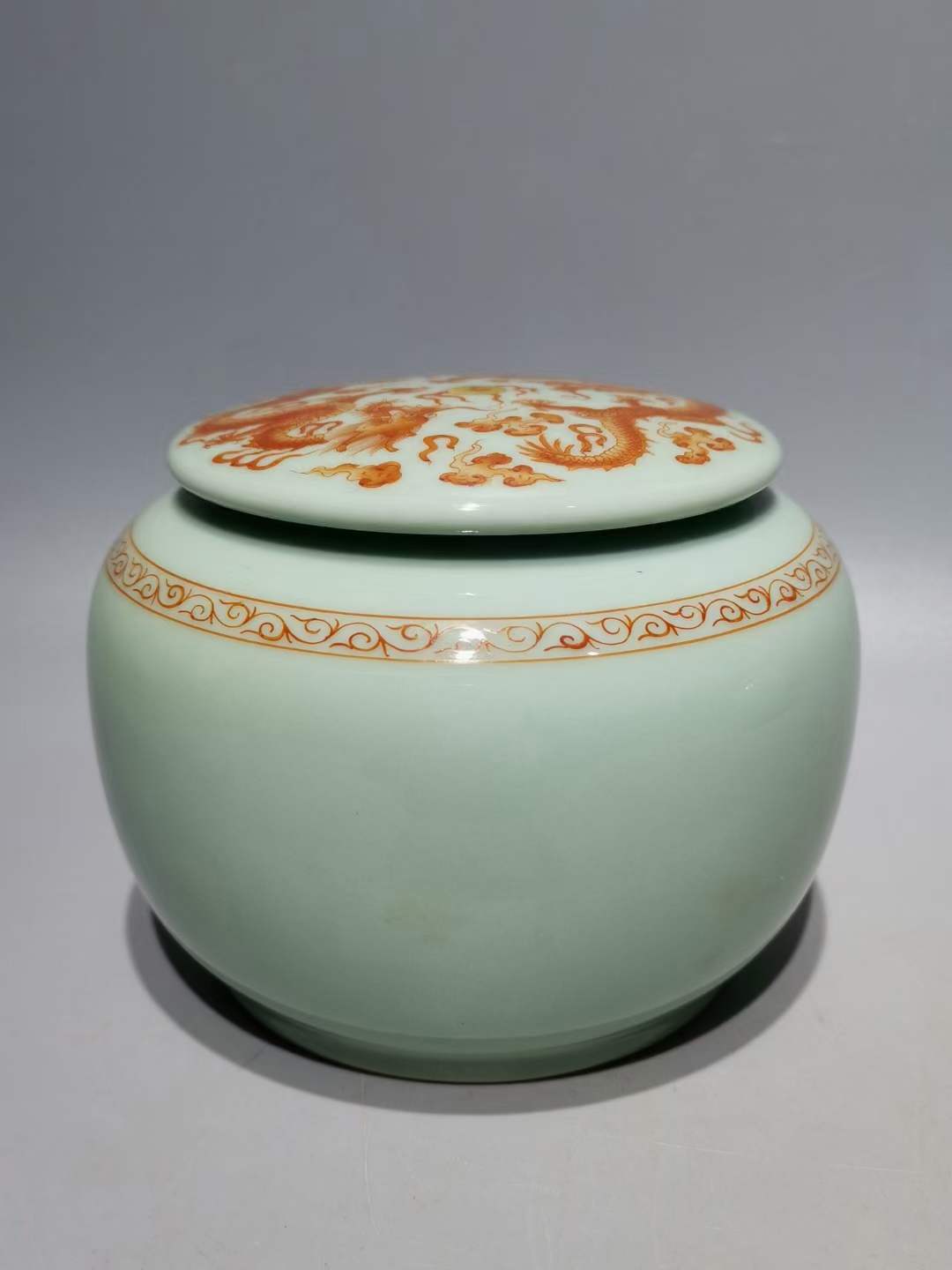 豆青釉矾红双龙戏珠围棋罐-大清乾隆年制「旧藏」