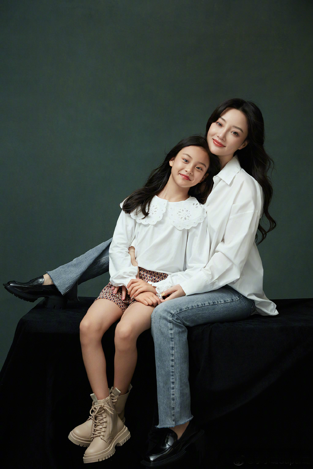 继贾乃亮后李小璐为甜馨庆生,母女俩拍大片美丽动人,甜馨好惊艳