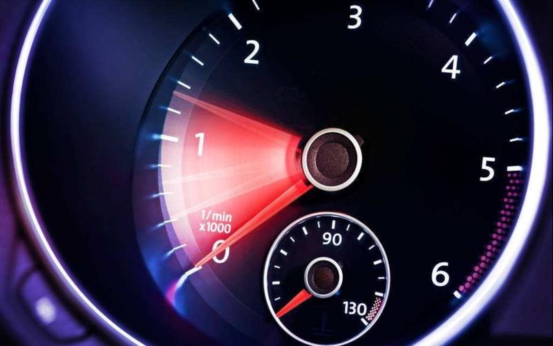 同时,如果汽车在怠速时运行不稳定,仪表盘指针乱跳,并且在踩油门时