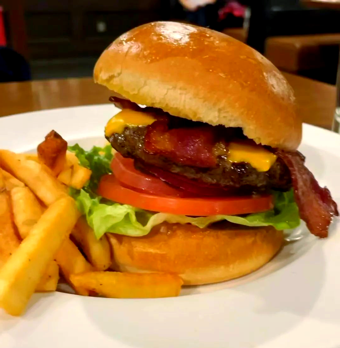 全球美式文化圣地,星期五餐厅的魅力体验