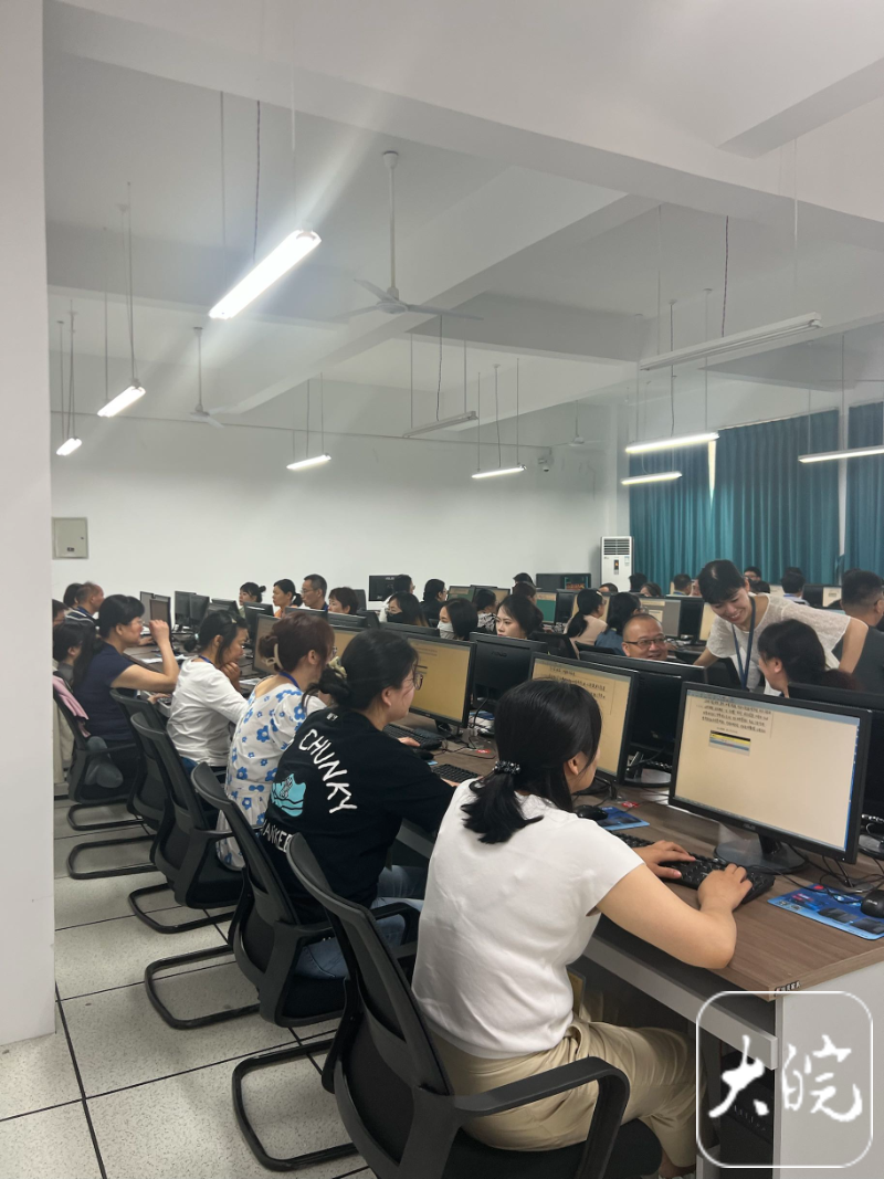 考生得分情况如何?记者探访合肥中考阅卷现场